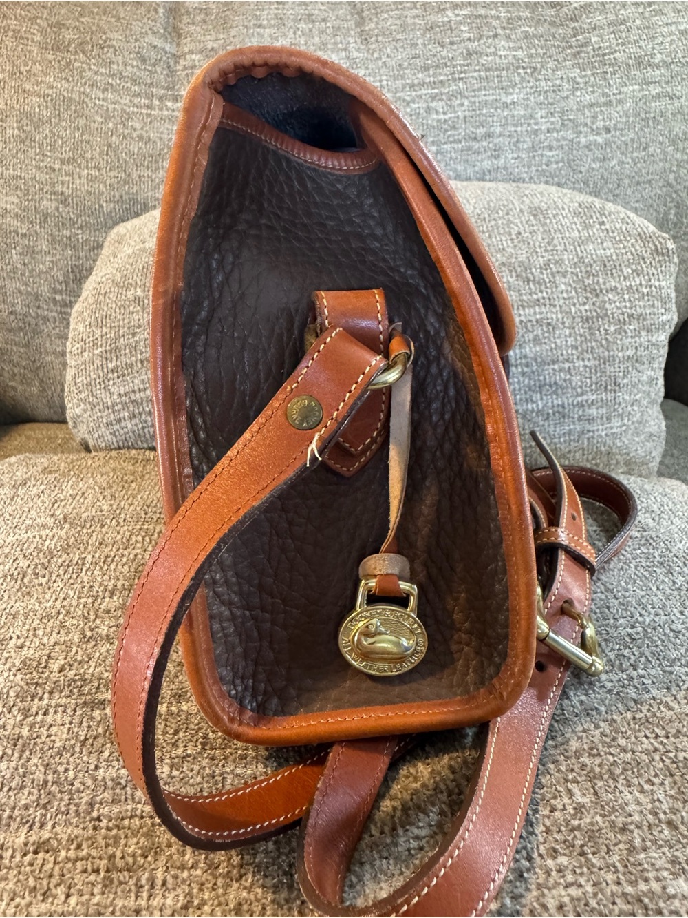 Vintage Dooney & Bourke Essex Crossbody All Weather Bag (10x8) - Picture 4 of 14